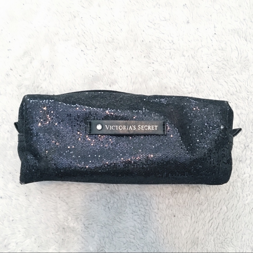 VICTORIA’S SECRET MAKEUP BAG